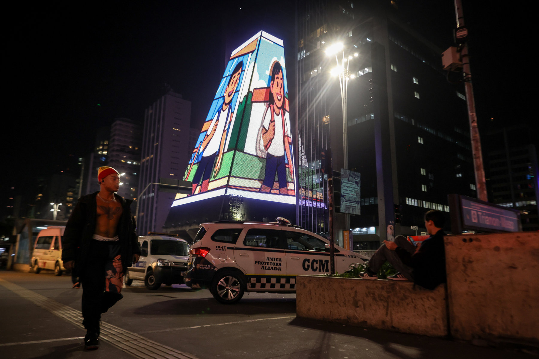 Massive LED art façade completed in São Paulo