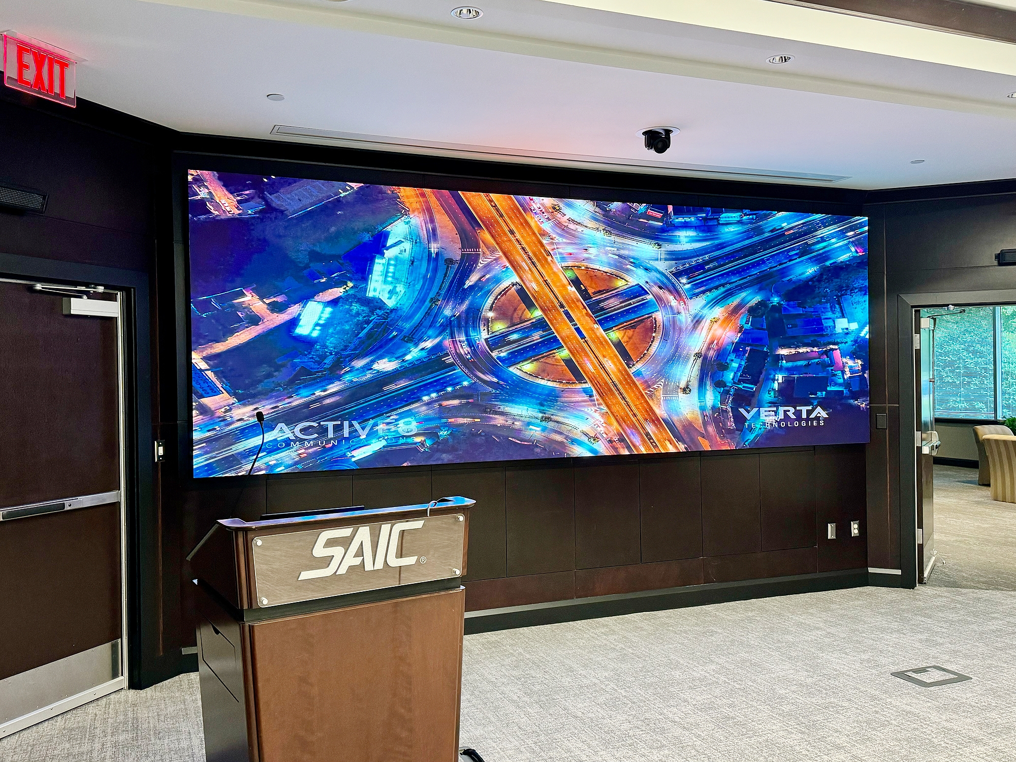 SAIC Huntsville modernises meeting room with Extron videowall