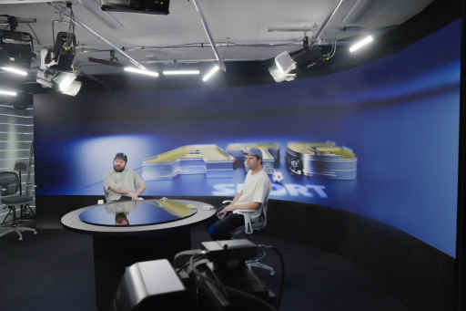 Kanal 75 supplied with flexible, broadcast-ready curved LED studio