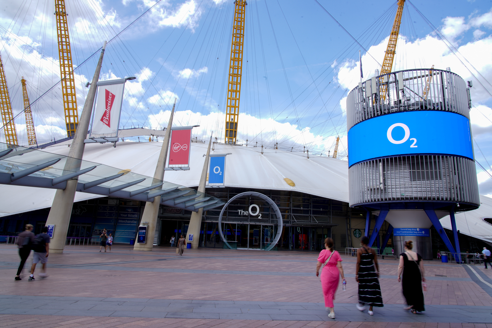 The O2: Powering Sustainable Entertainment with digiLED ZEUS® &amp; custom engineered LED screen