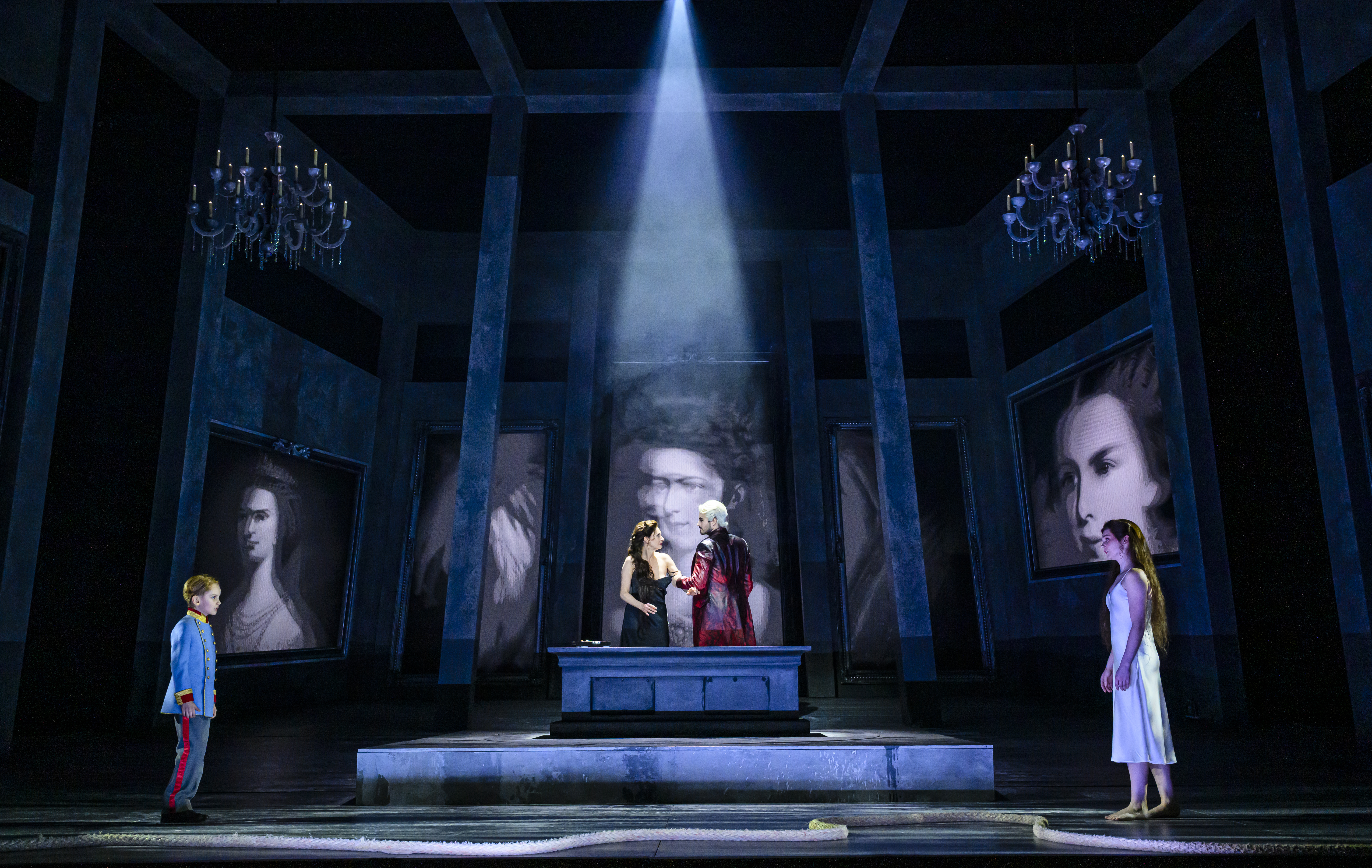 Roe Visual’s Topaz joins the cast to bring Elisabeth the Musical back to Dutch theatres