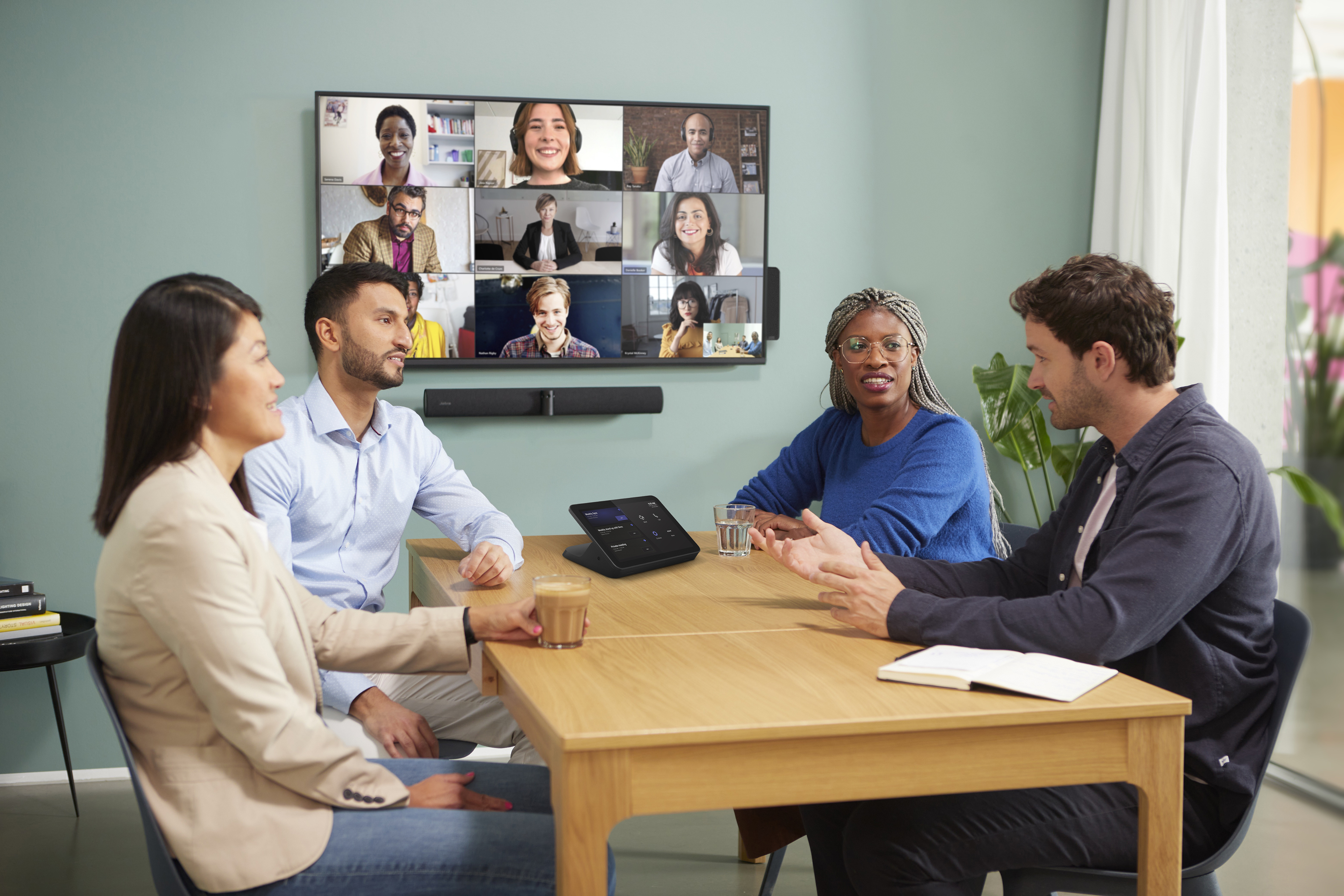 Jabra and Huddly partner to bring AI to large meeting rooms