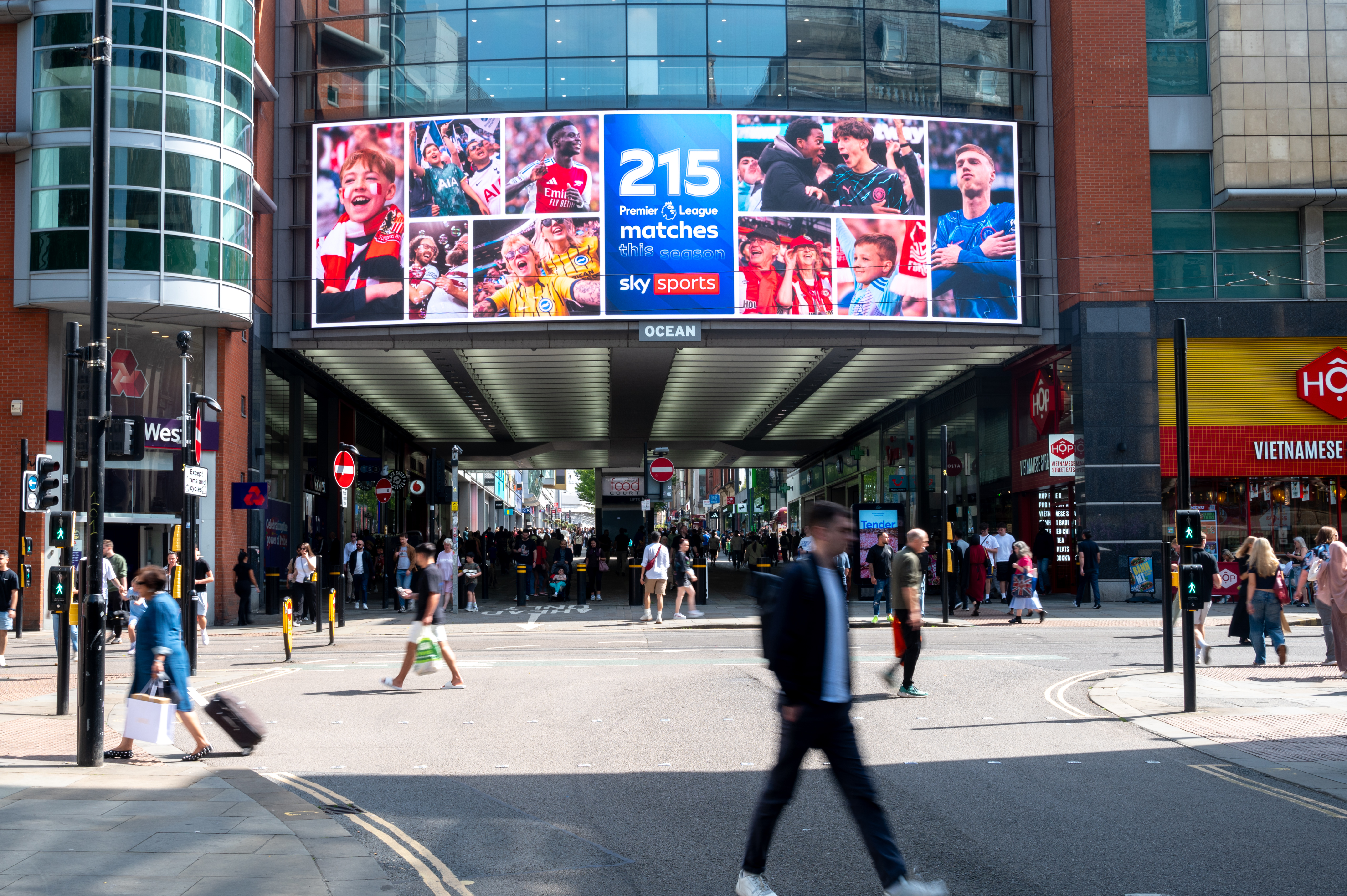 Ocean Outdoor and Absen unveil curved display at iconic Manchester location