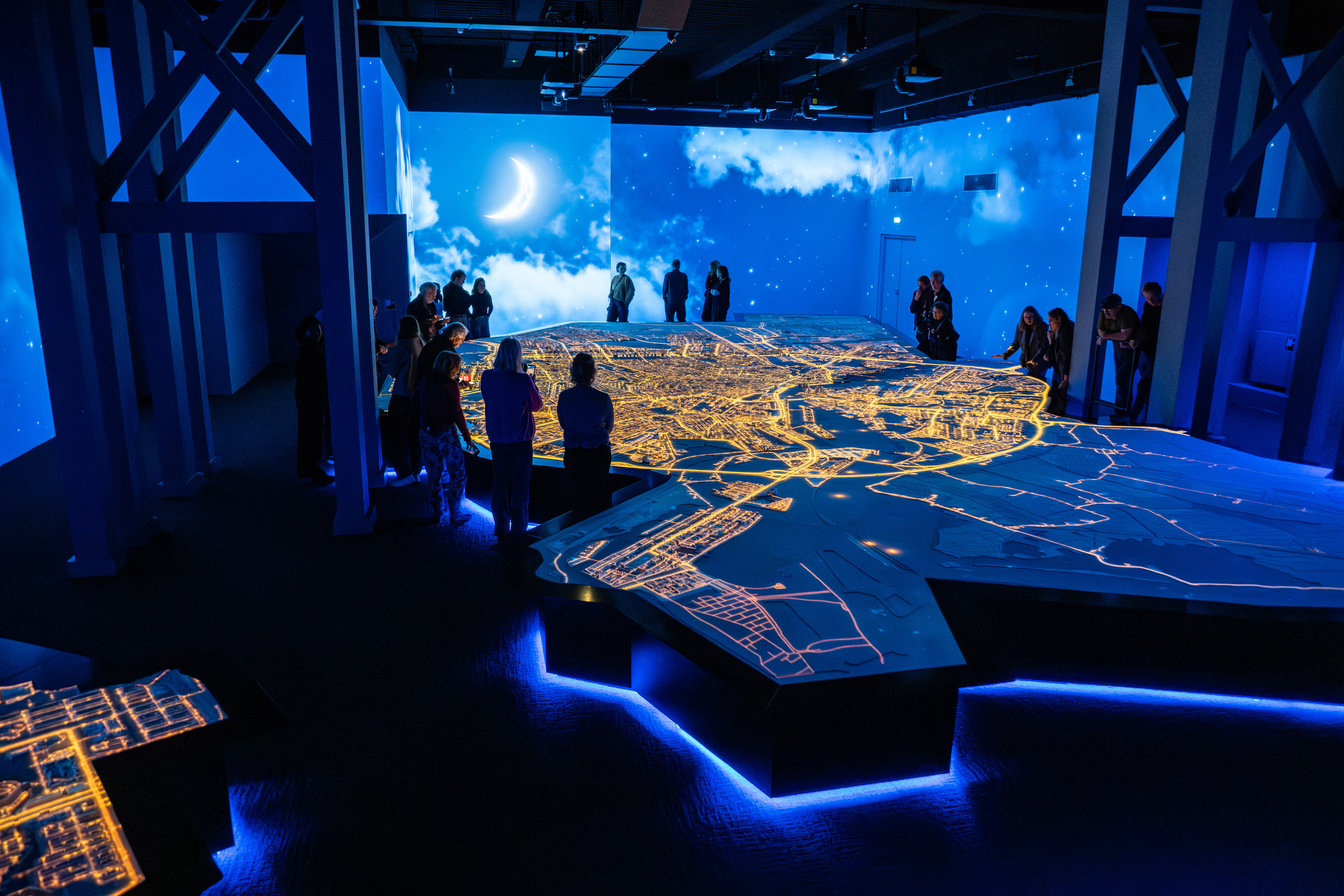 Amsterdam in Motion features world&#039;s largest scale model with 18 projectors mapped onto it