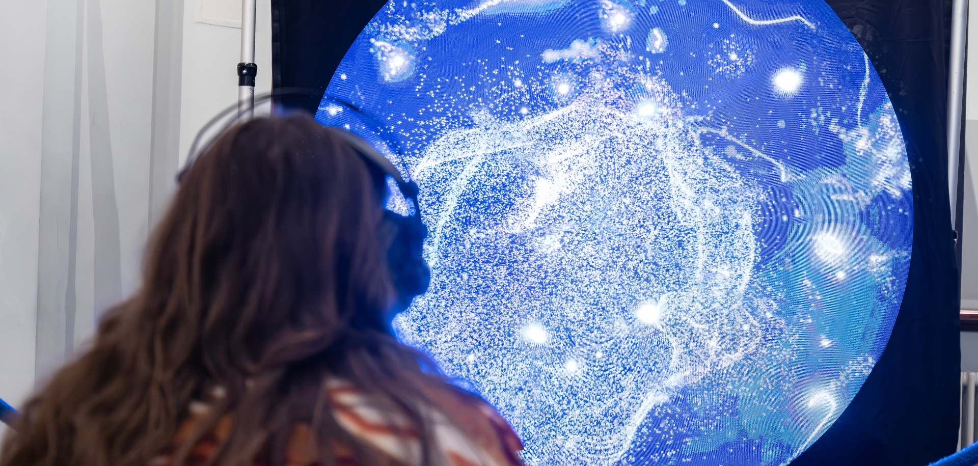 StoryDreamer fuses AI, holograms and projection mapping in Belfast