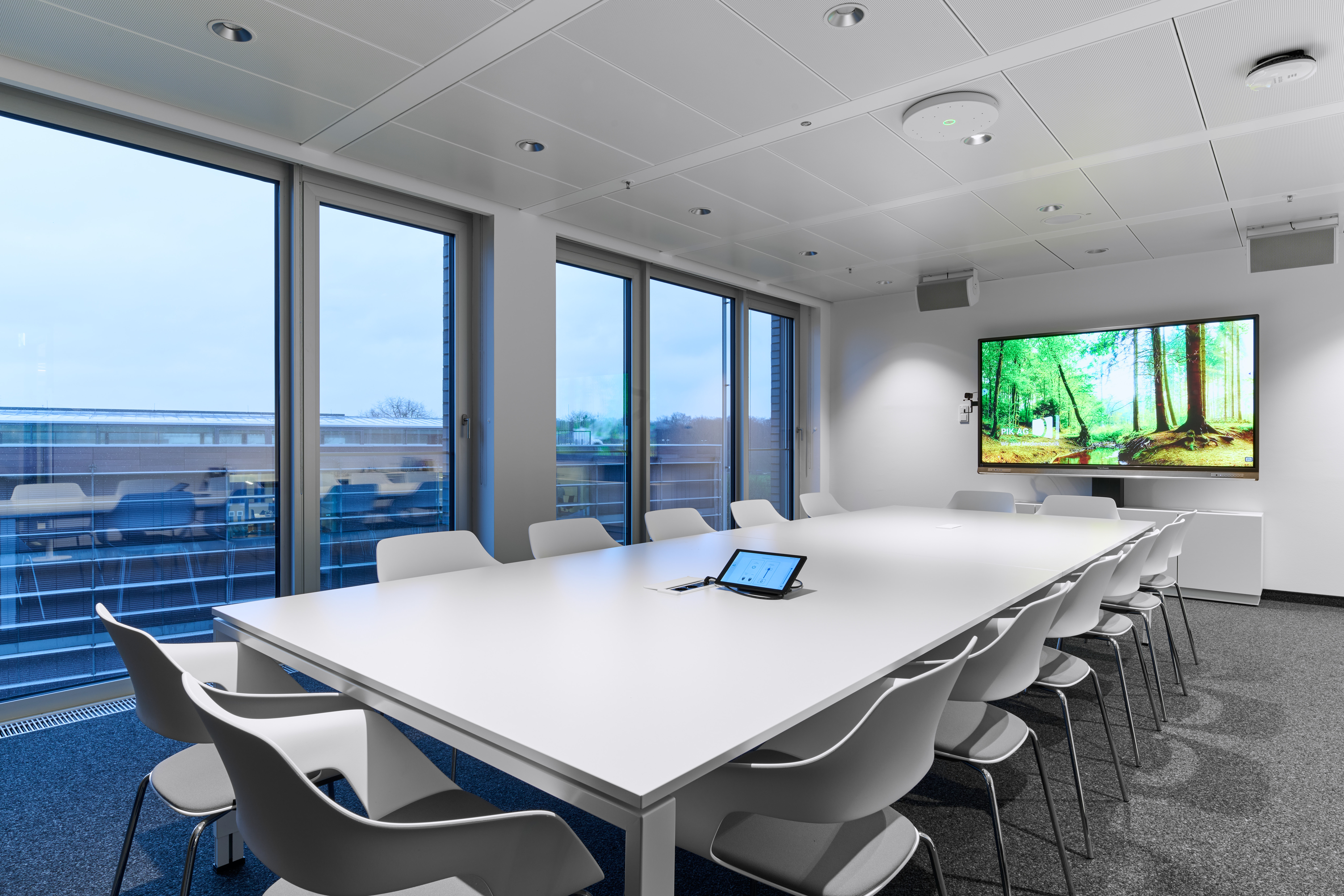 Hannover’s Chamber of Industry and Commerce installs Sennheiser’s TeamConnect Ceiling Medium mics