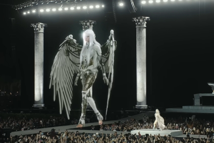 BLACKPINK&rsquo;s Lisa AR &lsquo;hologram&rsquo; divides virtual audiences at Coachella 2026