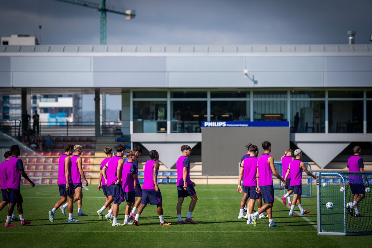 Philips Urban LED wall transforms FC Barcelona training ground