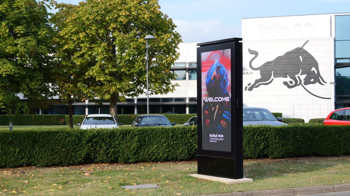 Oracle Red Bull Racing HQ boosts outdoor digital signage with LED install