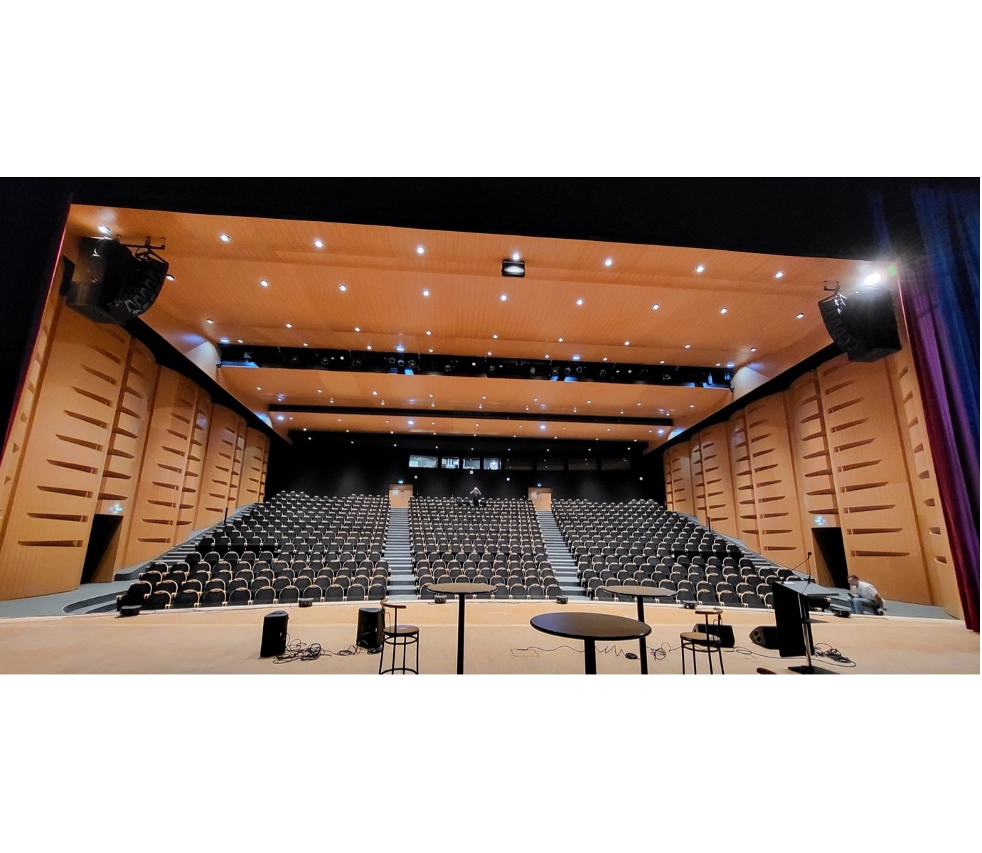 Nexo line arrays open up possibilities at the Grande Halle d’Auvergne in France