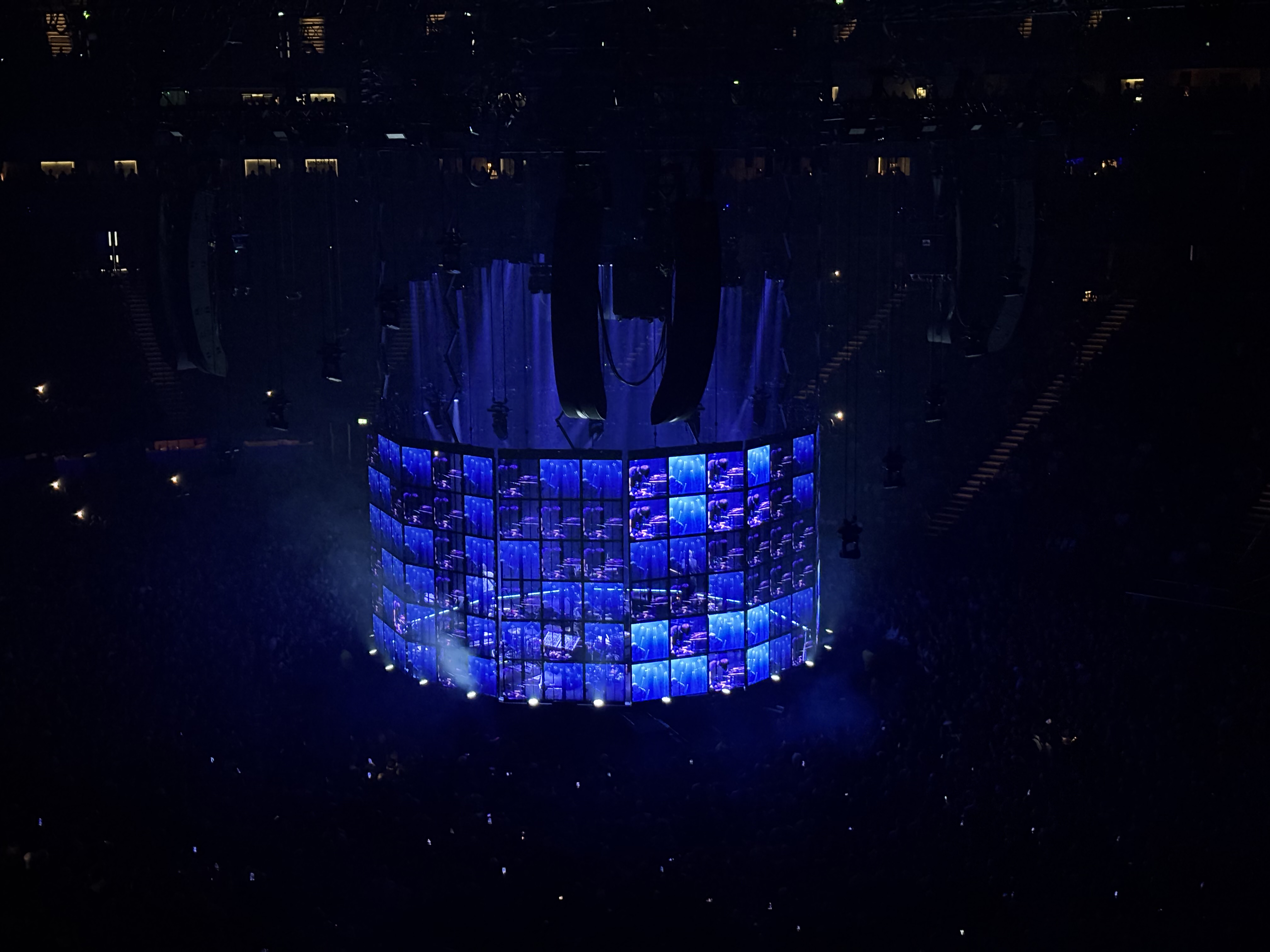 Universal Pixels brings Radiohead&rsquo;s in-the-round vision to life with circular ROE LED setup