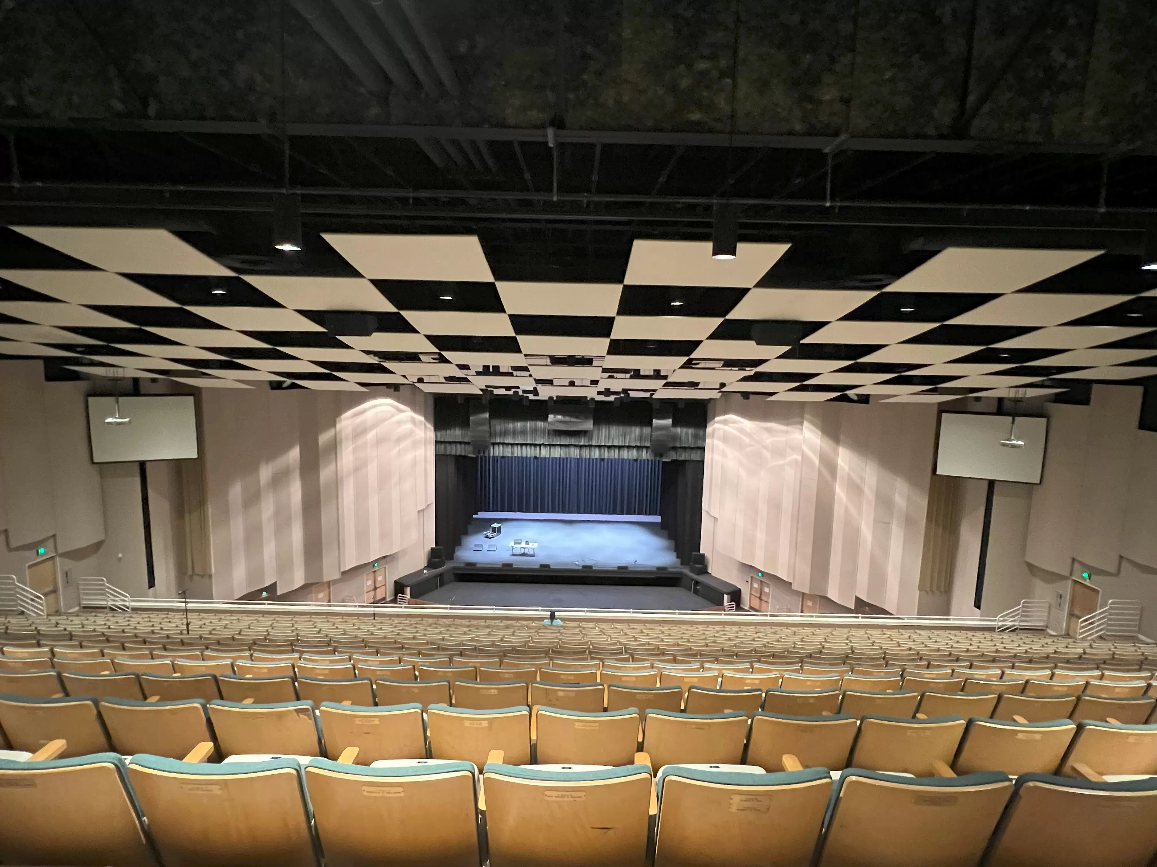 King Center upgrades to JBL VTX